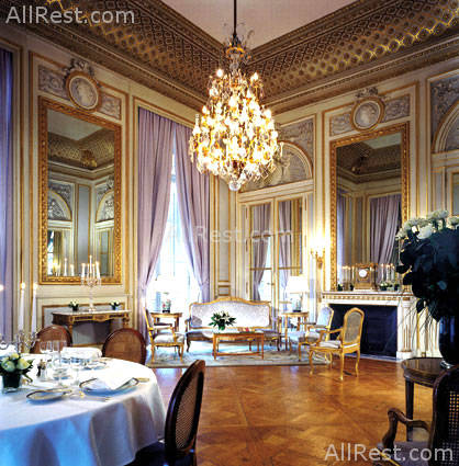 Hotel De Crillon 32